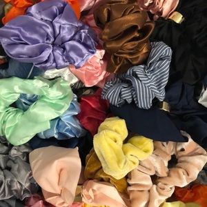 2 pack of unused scrunchies.